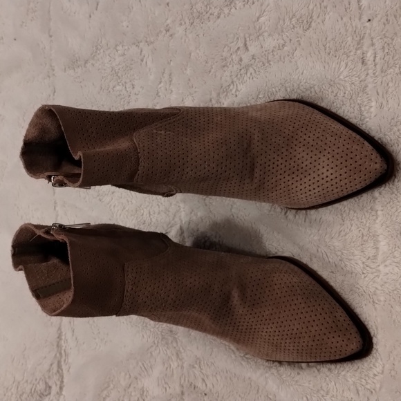 Vince Camuto Cream and Brown Ankle Boots Size NWT - Picture 6 of 9